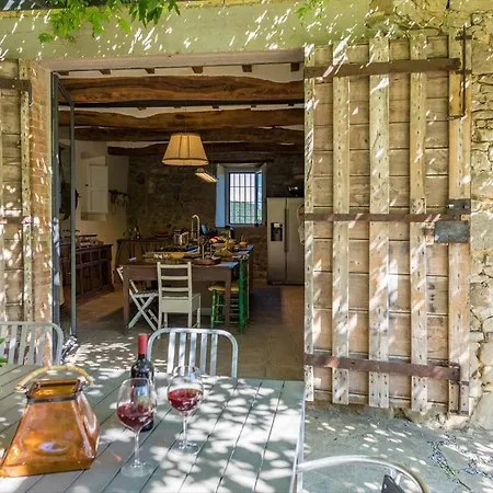 Villa Contessa Matilde 16, Emma Collazzone